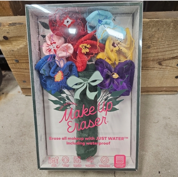 SmartErase Technology Other - Original Makeup Eraser Bouquet- erase all makeup with just water New